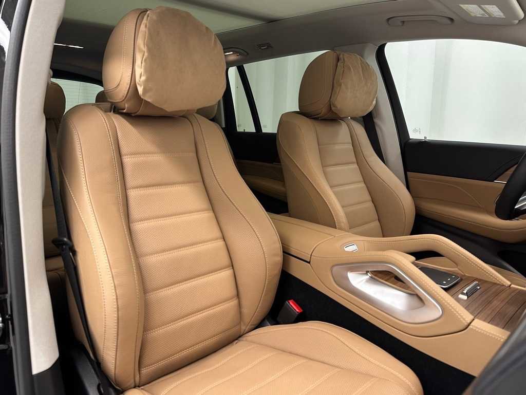 Used 2025 Mercedes-Benz GLS 580 4MATIC image 17