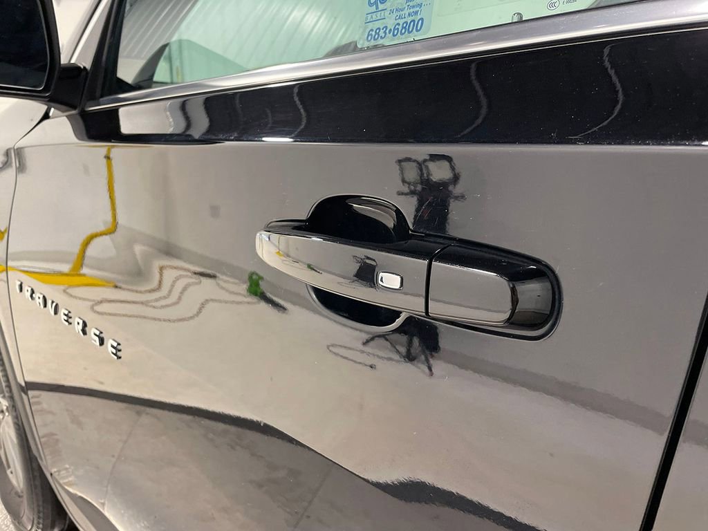 Used 2023 Chevrolet Traverse LT image 24