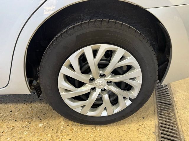 Used 2017 Toyota Corolla LE image 32