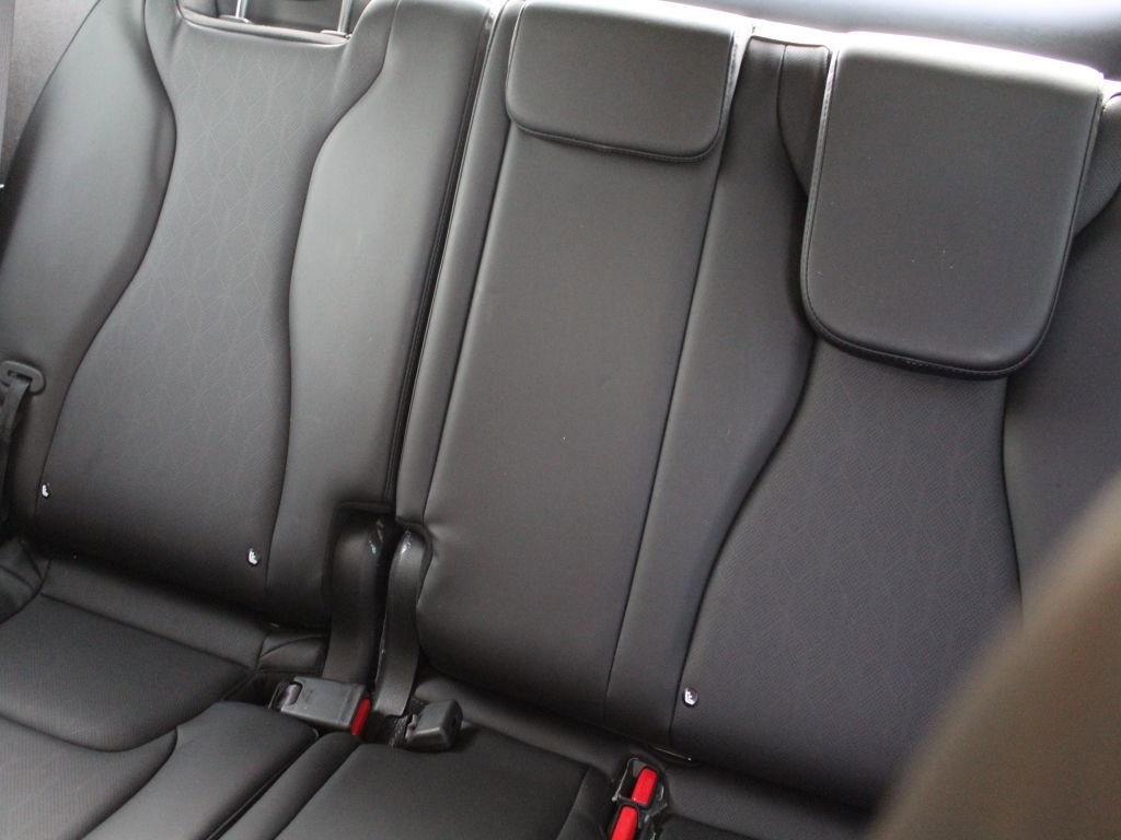 Used 2023 Kia Carnival LX image 12