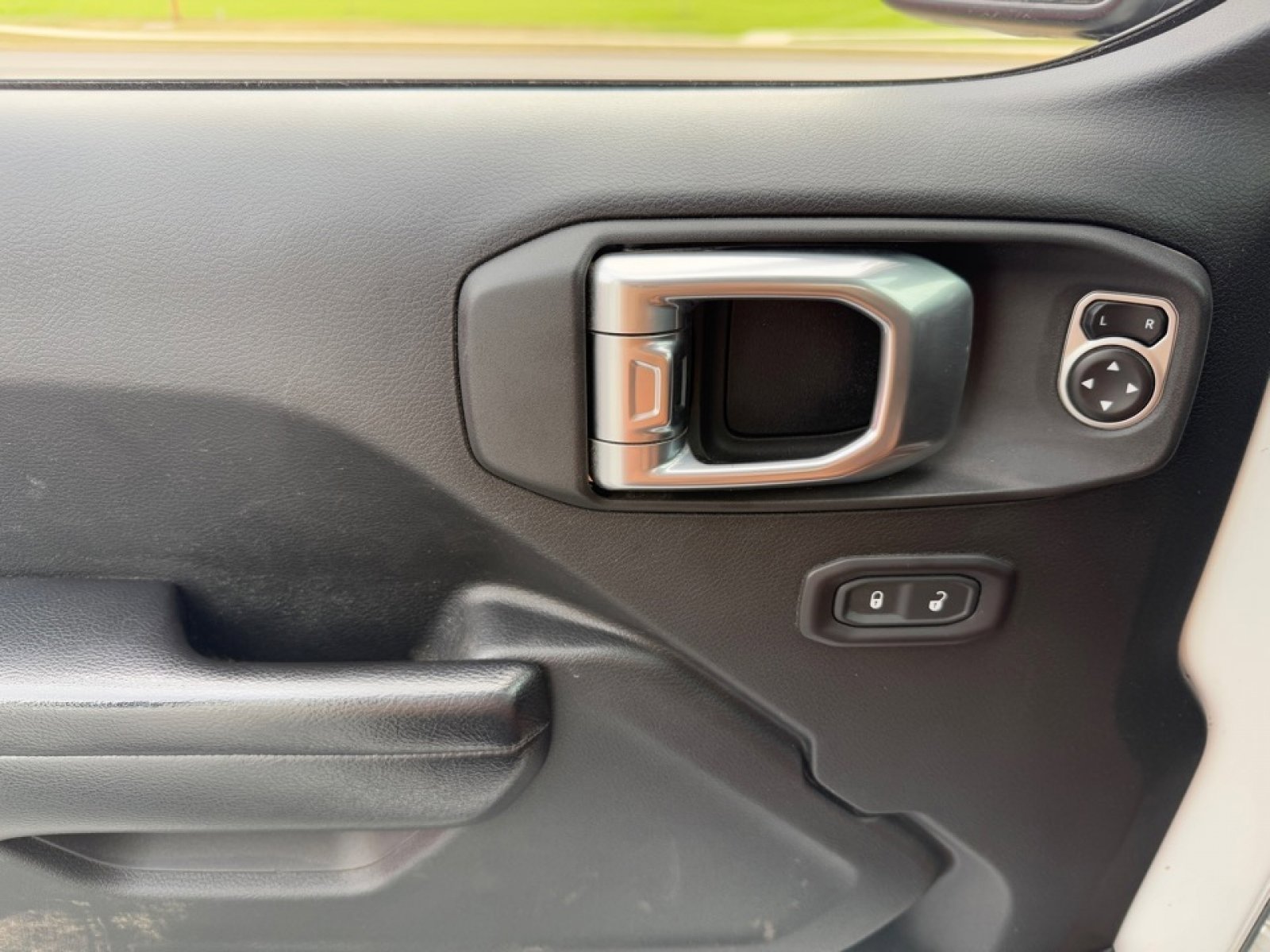 Used 2018 Jeep Wrangler Unlimited Sport S image 34