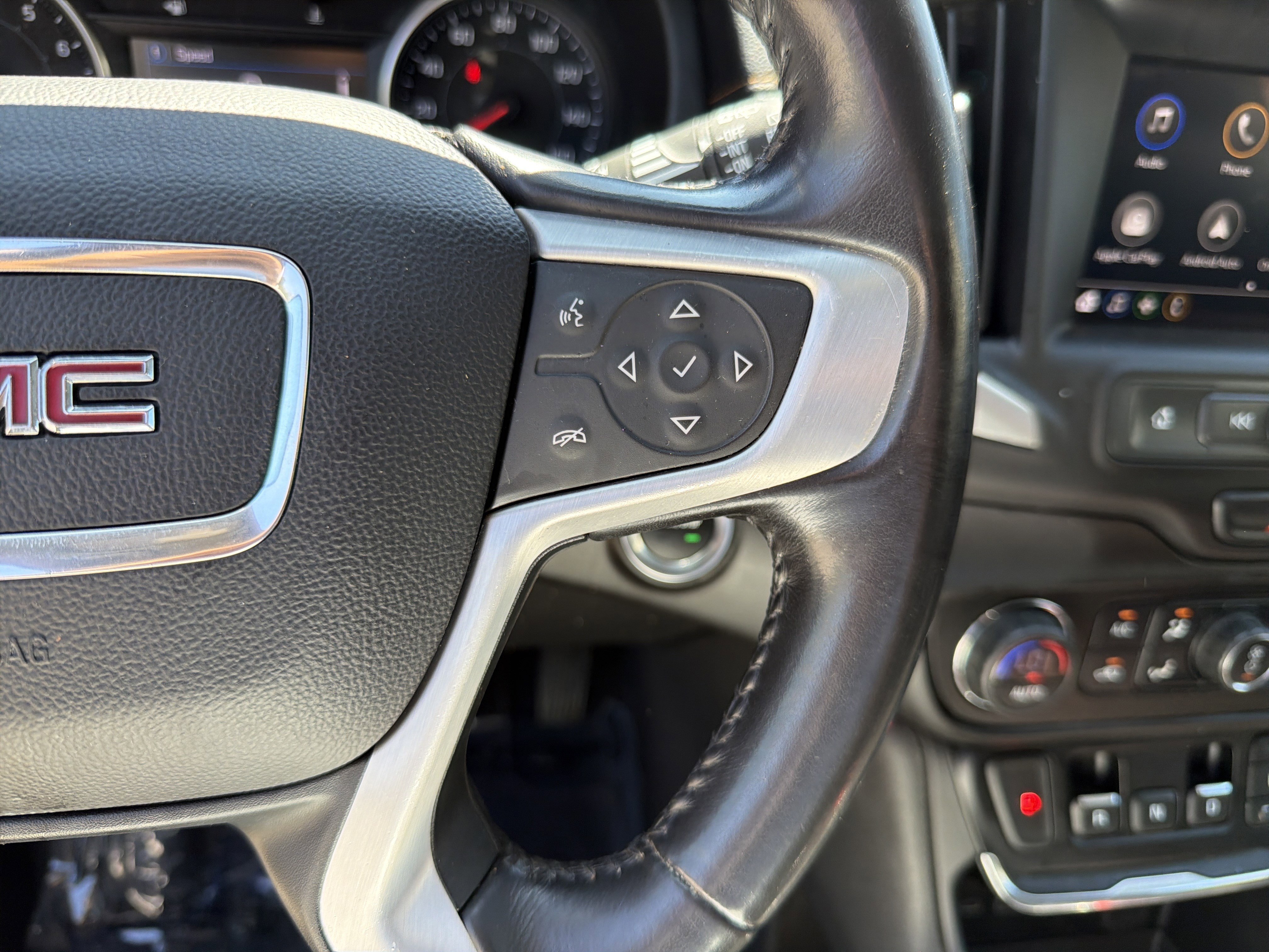 Used 2020 GMC Terrain SLE w/ Driver Convenience Package image 33