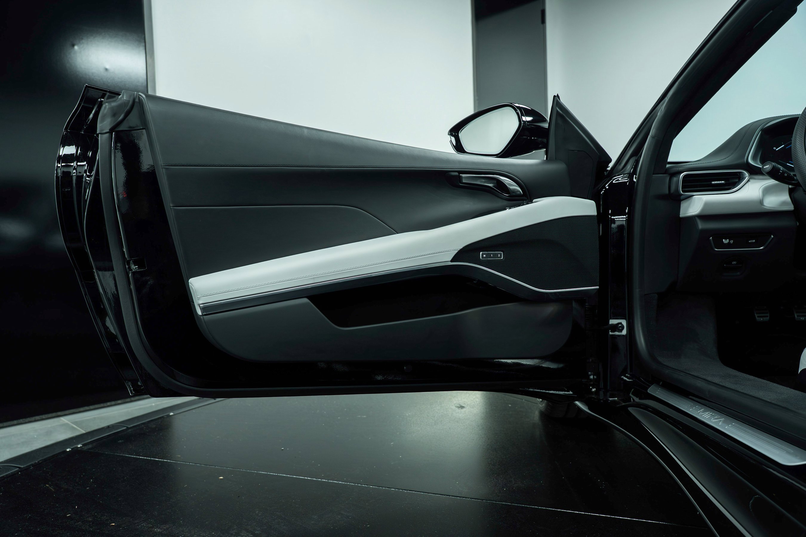 New 2025 Lotus Emira image 16