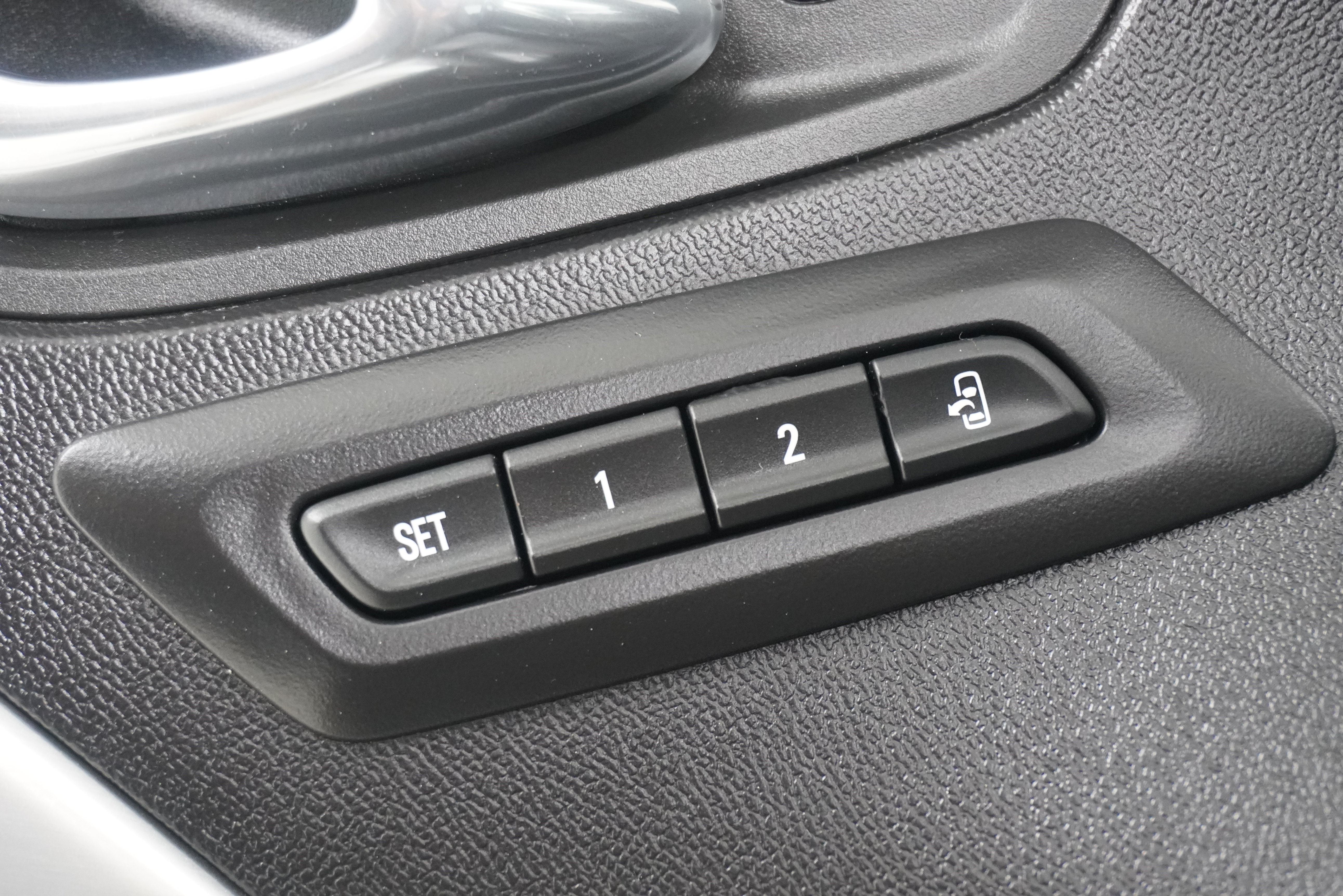 Used 2016 Chevrolet Camaro LT RWD image 16