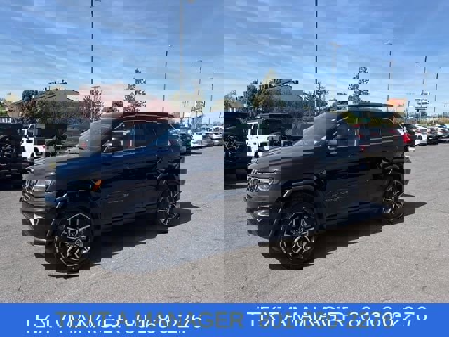 Used 2020 Jeep Grand Cherokee Laredo w/ 18" Wheel & 8.4" Radio Group AWD/4WD image 5