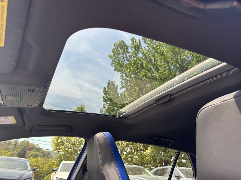 Used 2022 Volkswagen Golf R AWD/4WD image 21