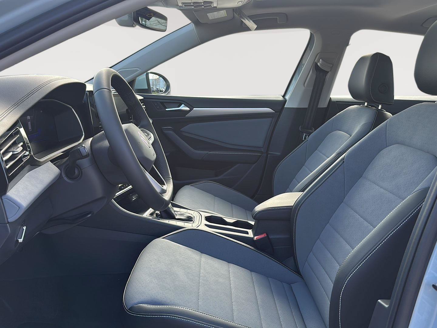 New 2026 Volkswagen Jetta SE FWD image 13