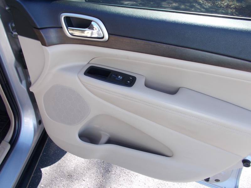 Used 2016 Jeep Grand Cherokee Laredo RWD image 22