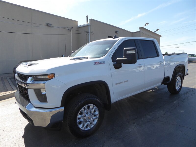 Used 2023 Chevrolet Silverado 2500 LT AWD/4WD image 3