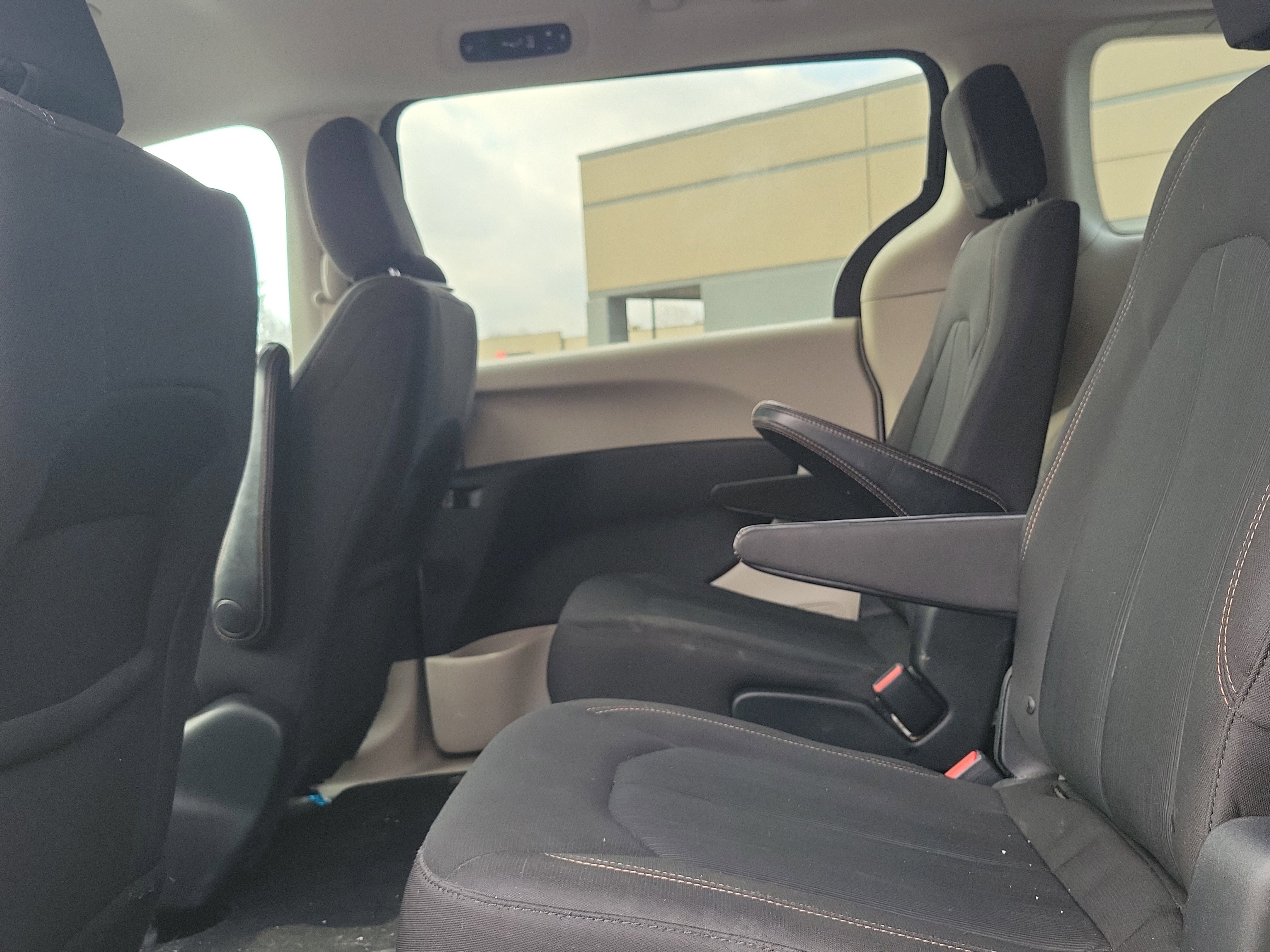 Used 2017 Chrysler Pacifica Touring image 24