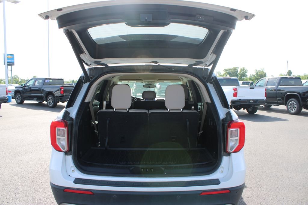Used 2023 Ford Explorer XLT w/ Equipment Group 202A AWD/4WD image 13