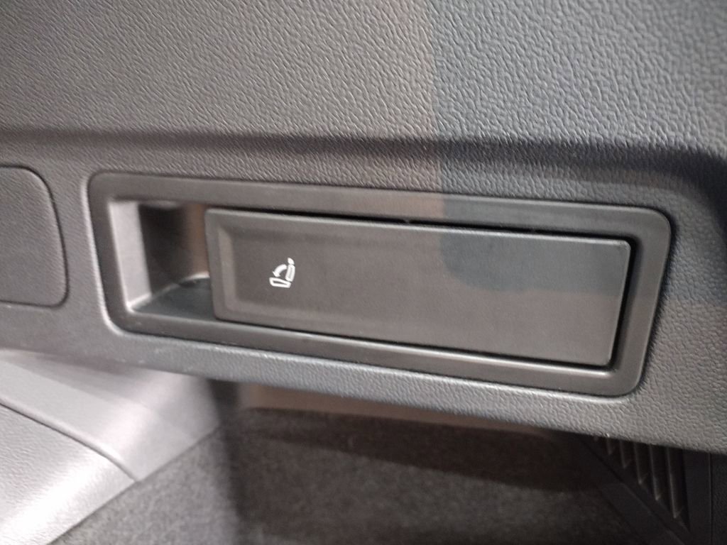 Used 2021 Volkswagen Tiguan SEL image 19