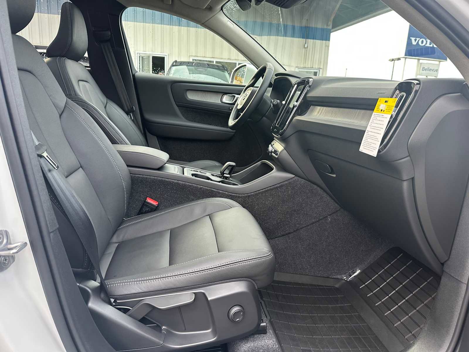 Used 2025 Volvo XC40 B5 Core w/ Climate Package image 10