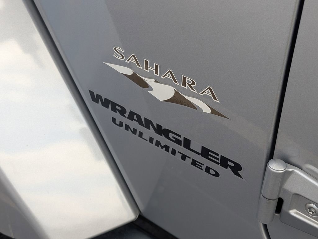 Used 2016 Jeep Wrangler Unlimited Sahara w/ Dual Top Group image 18