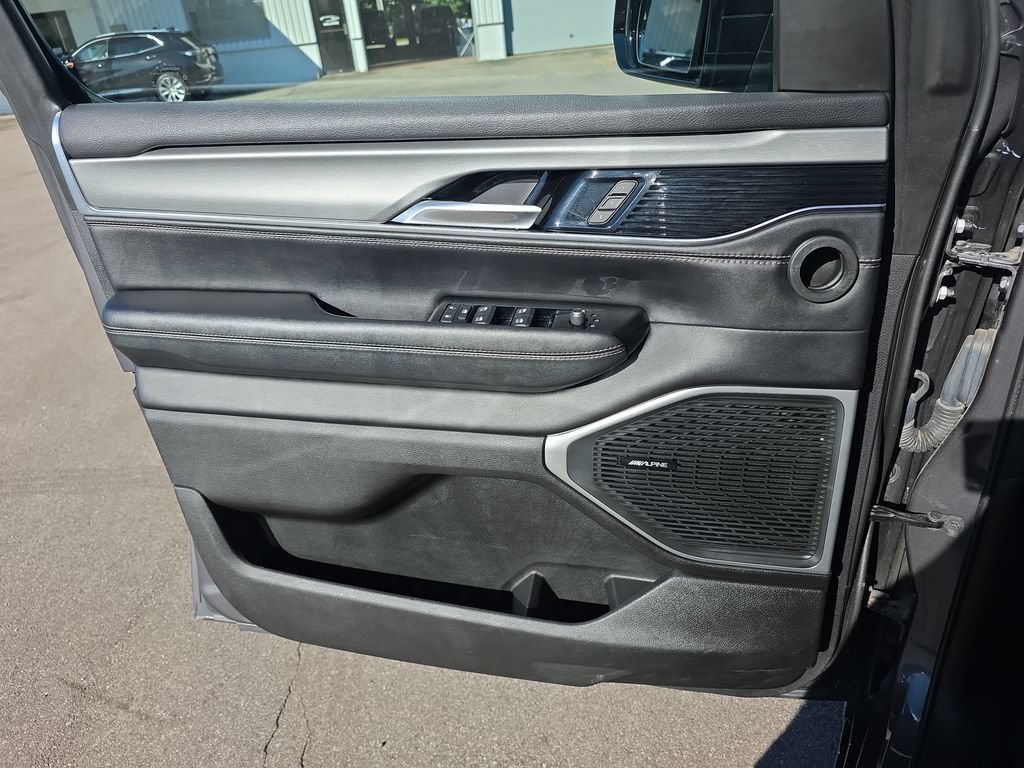 Used 2024 Jeep Wagoneer Series II AWD/4WD image 29
