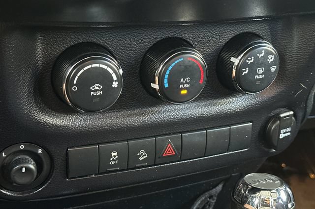 Used 2015 Jeep Wrangler Unlimited Sport w/ Quick Order Package 24S AWD/4WD image 22