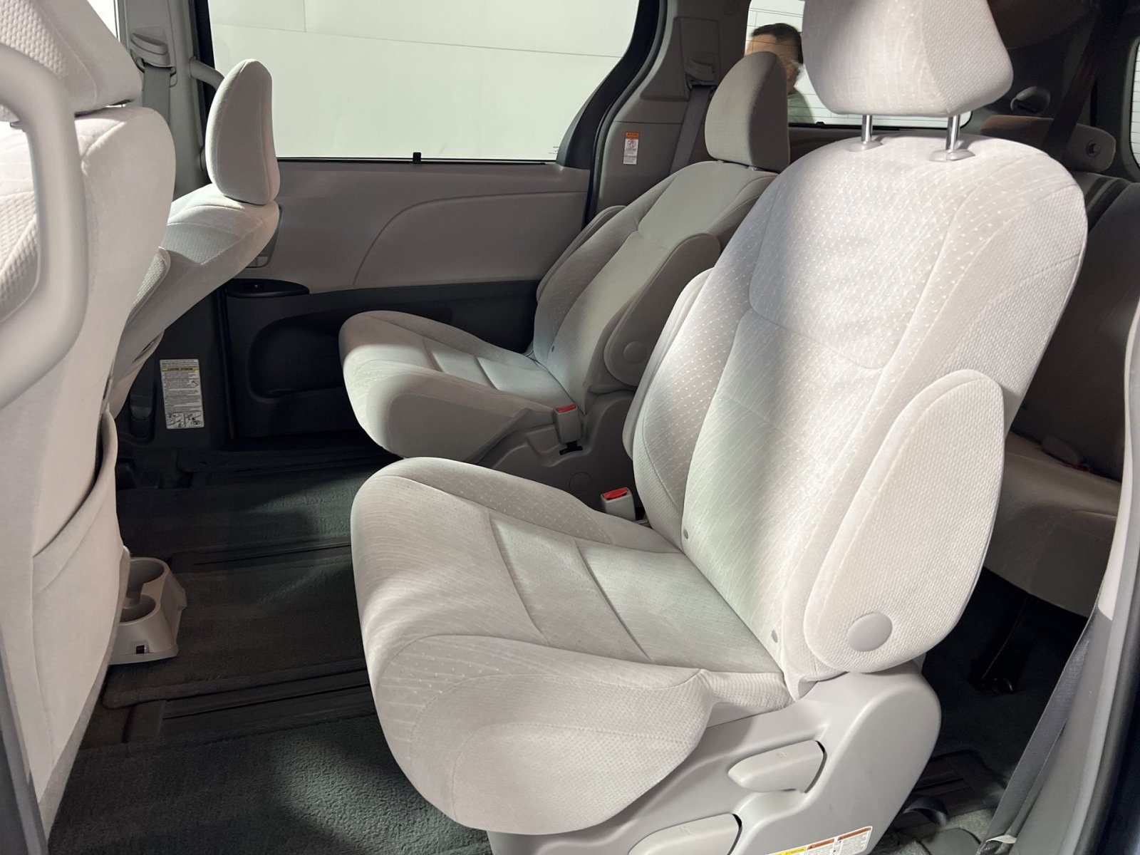 Used 2017 Toyota Sienna LE image 25