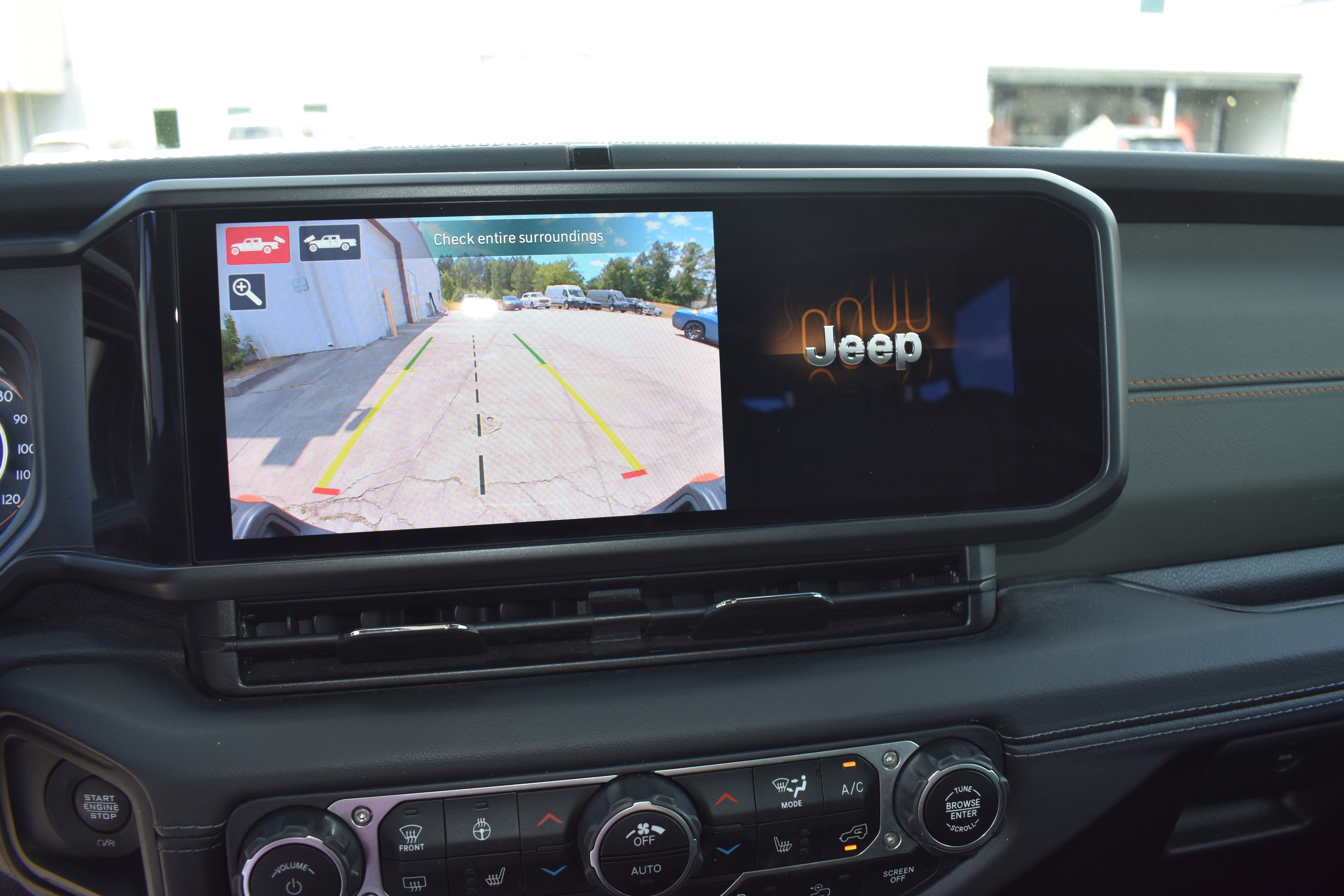 Used 2025 Jeep Gladiator Mojave image 18