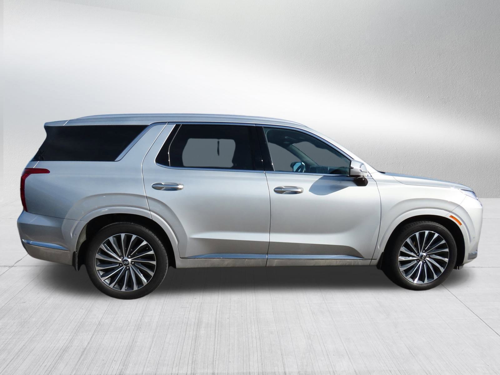 Used 2023 Hyundai Palisade Calligraphy image 8