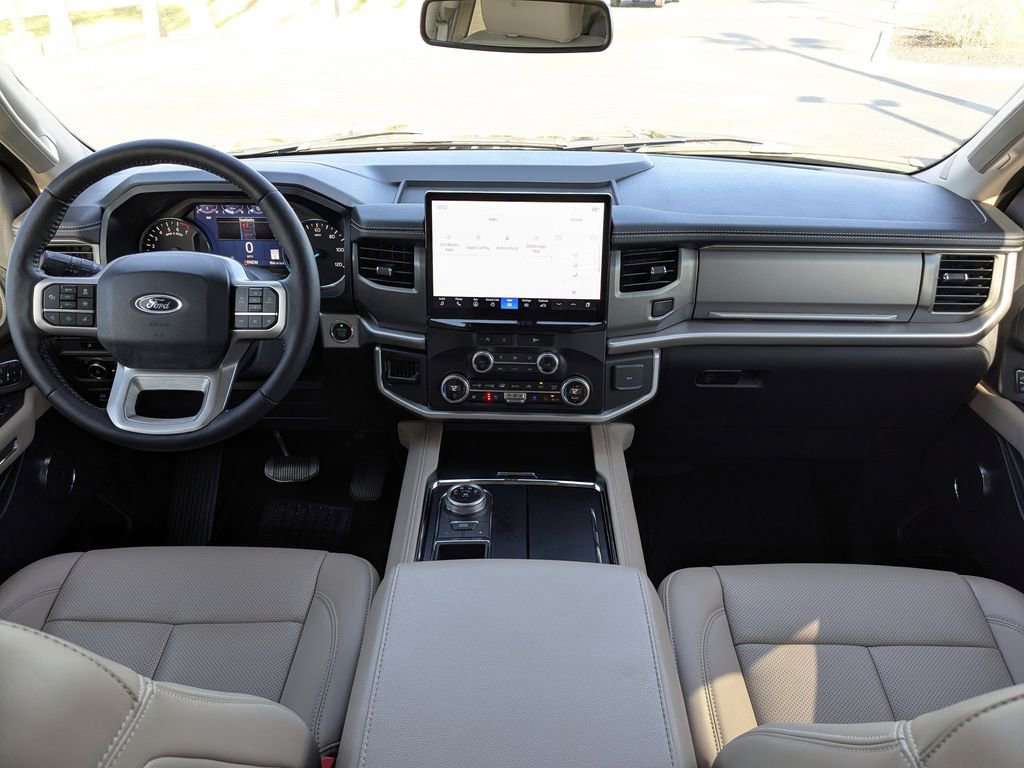 Used 2024 Ford Expedition XLT image 18