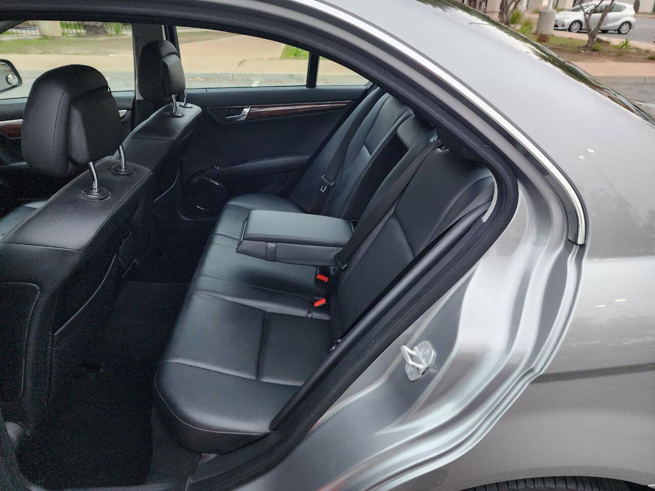 Used 2008 Mercedes-Benz C 300 Sedan image 22