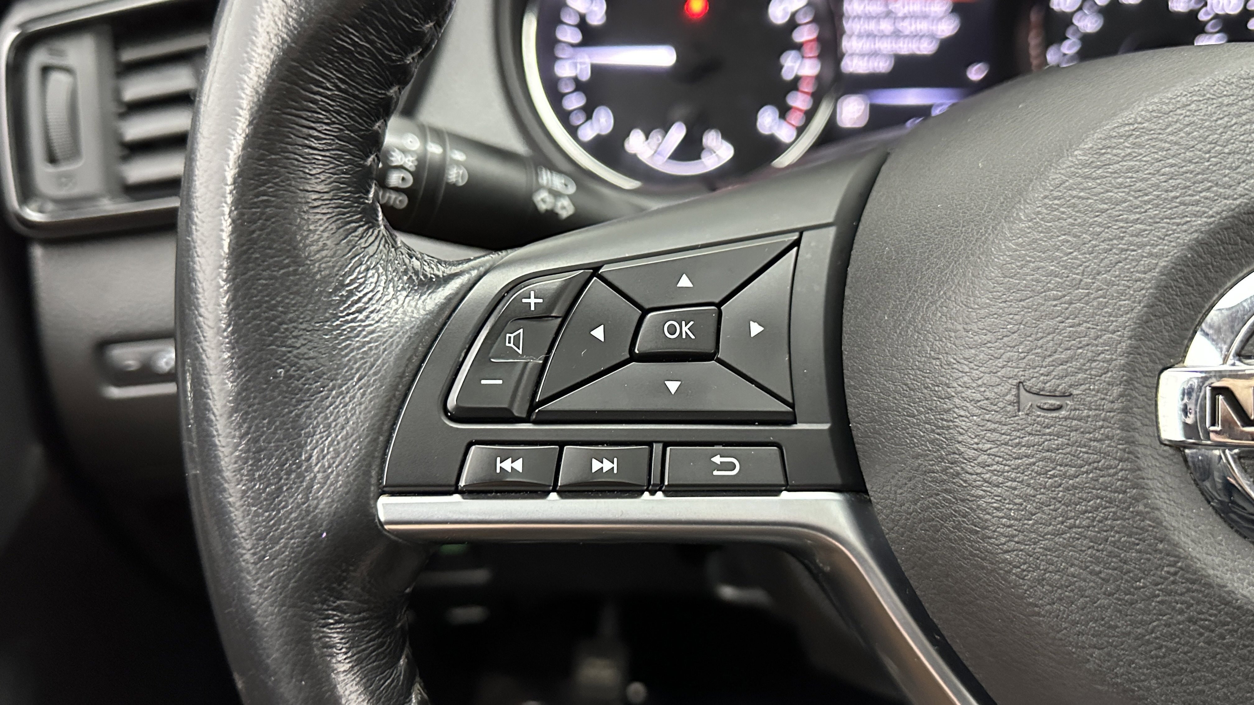 Used 2017 Nissan Rogue Sport SL w/ SL Premium Package image 19