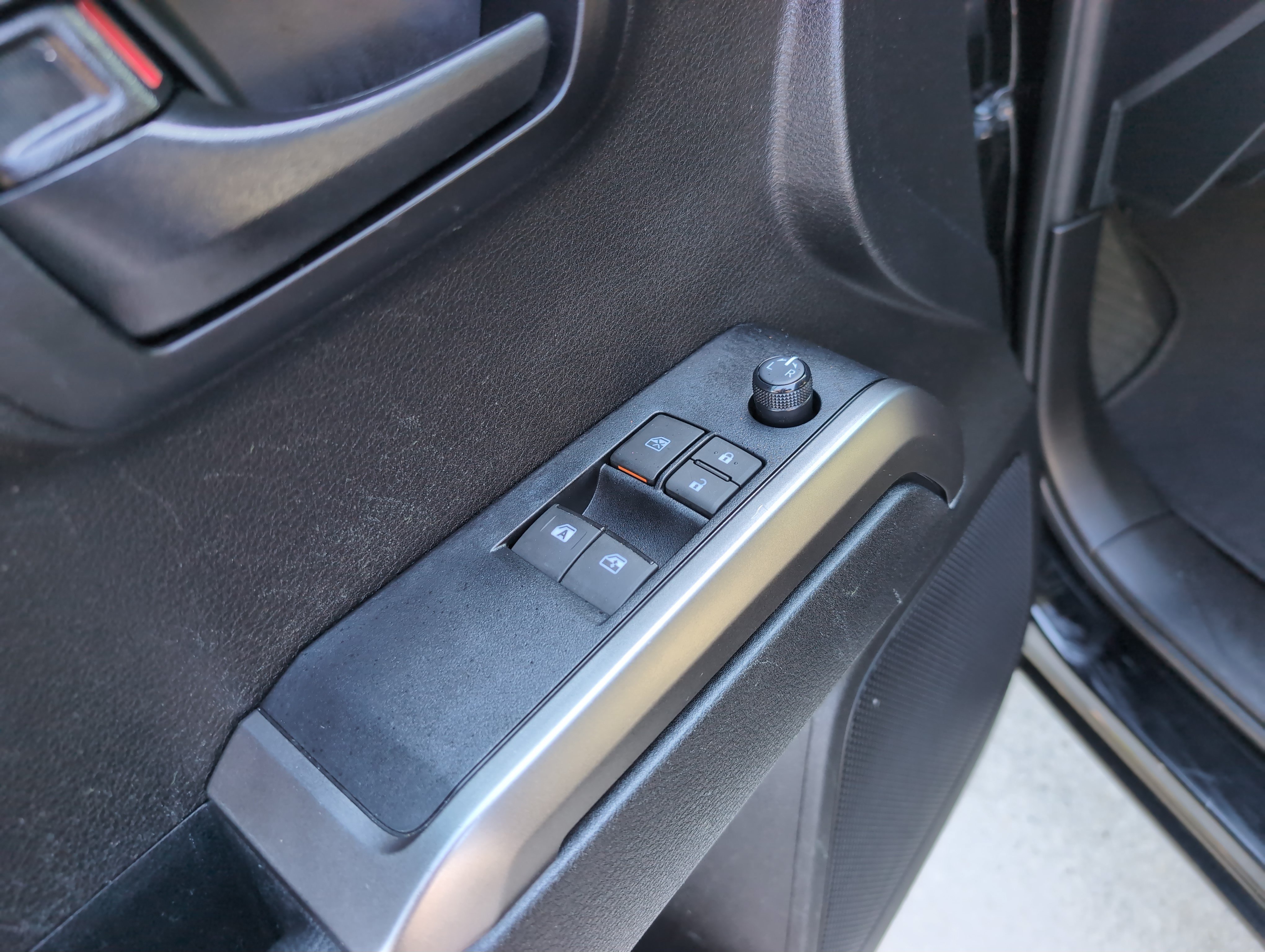 Certified 2021 Toyota Tacoma SR5 AWD/4WD image 15