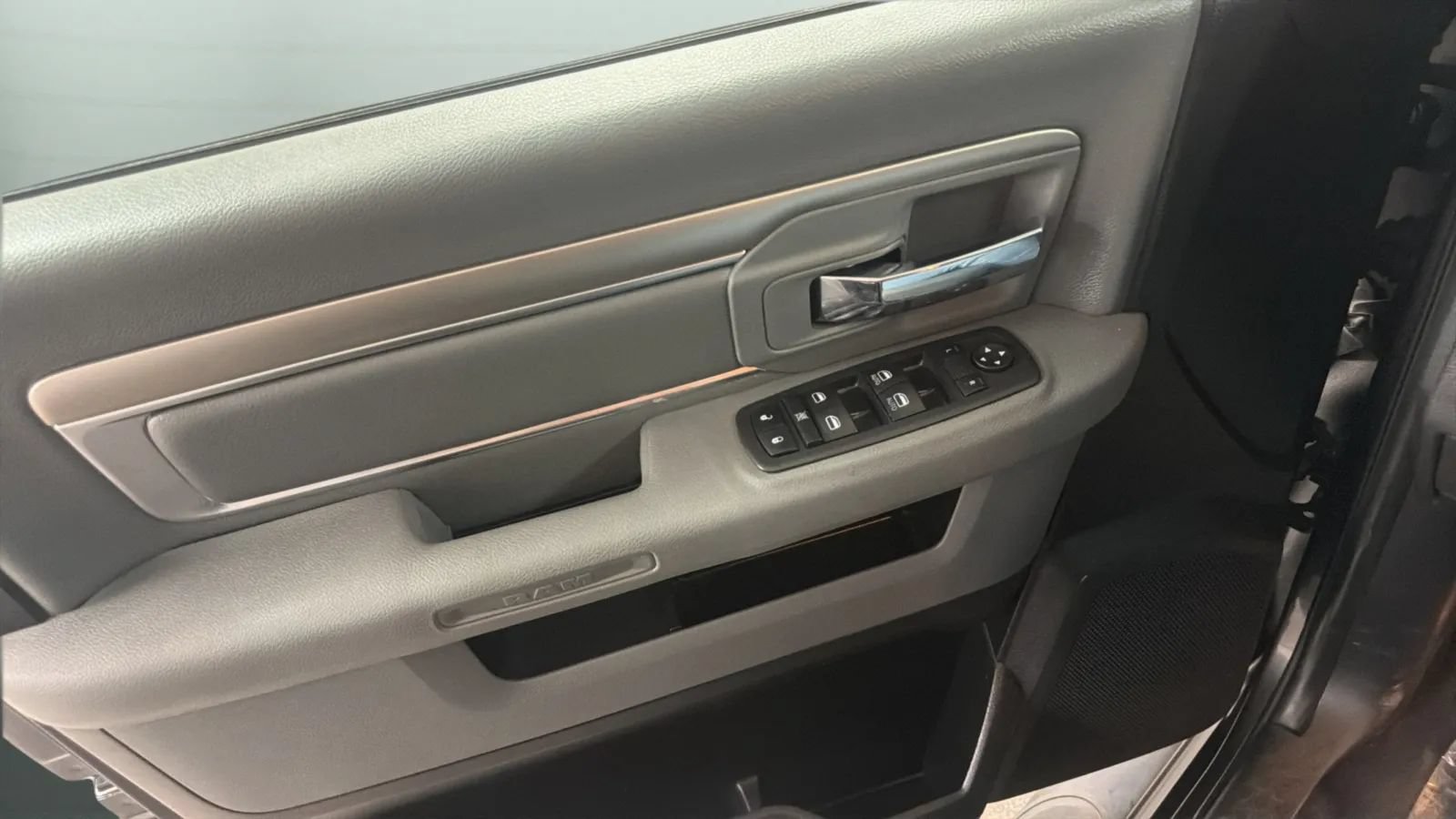 Used 2020 RAM 1500 Classic SLT RWD image 16