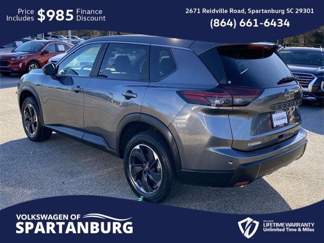 Used 2024 Nissan Rogue SV image 4