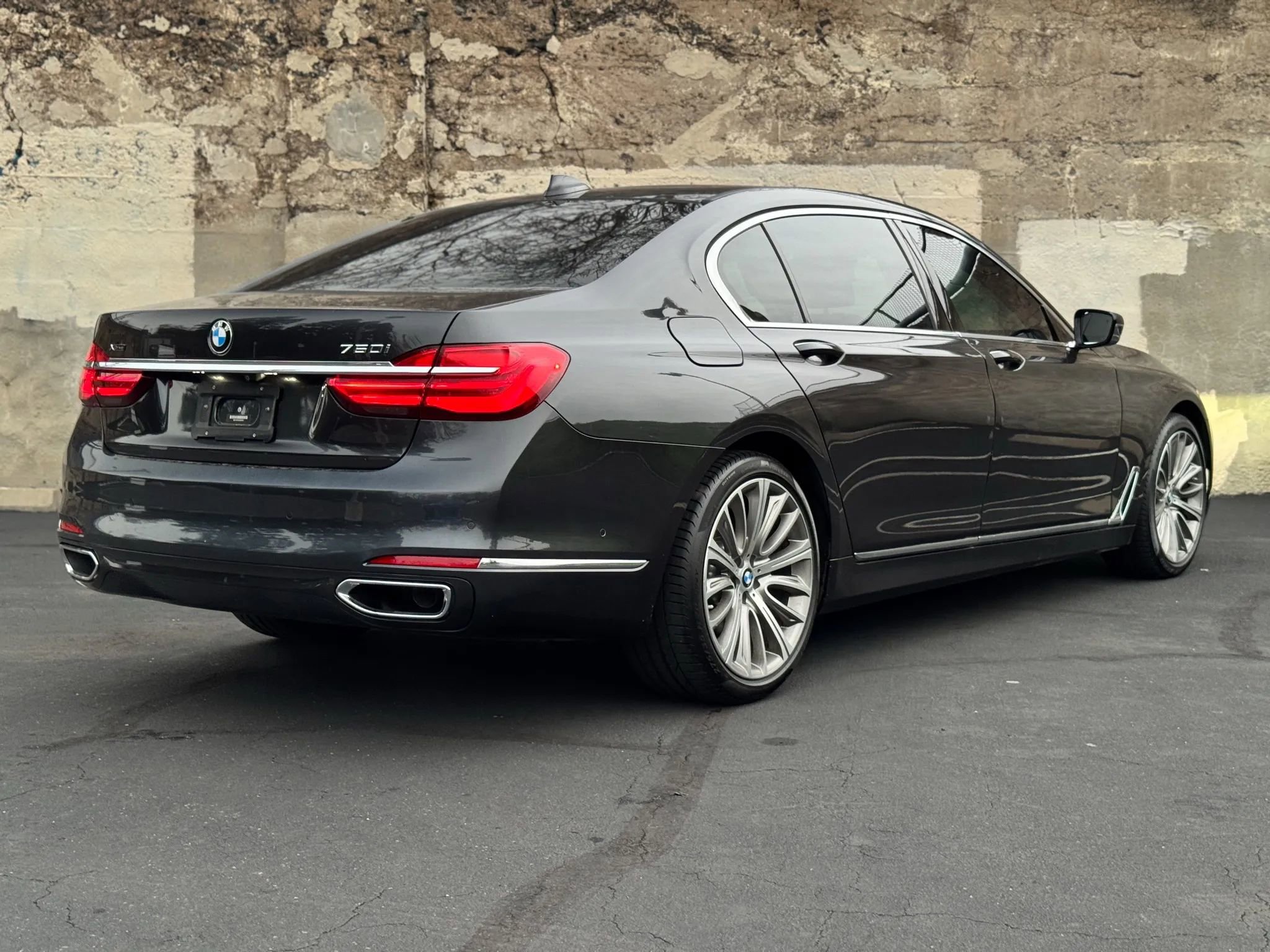Used 2016 BMW 750i xDrive image 5