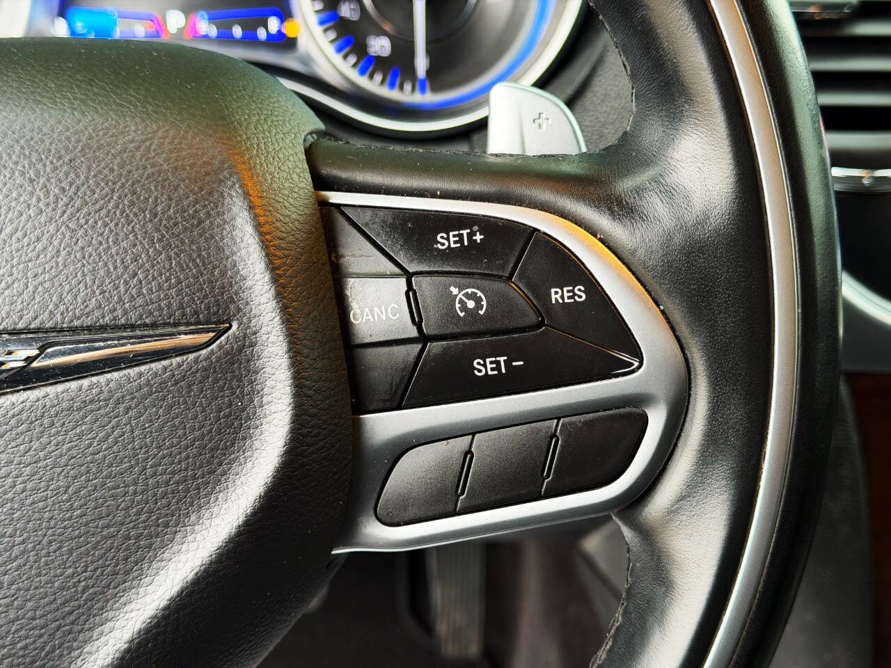 Used 2017 Chrysler 300 C Platinum image 28