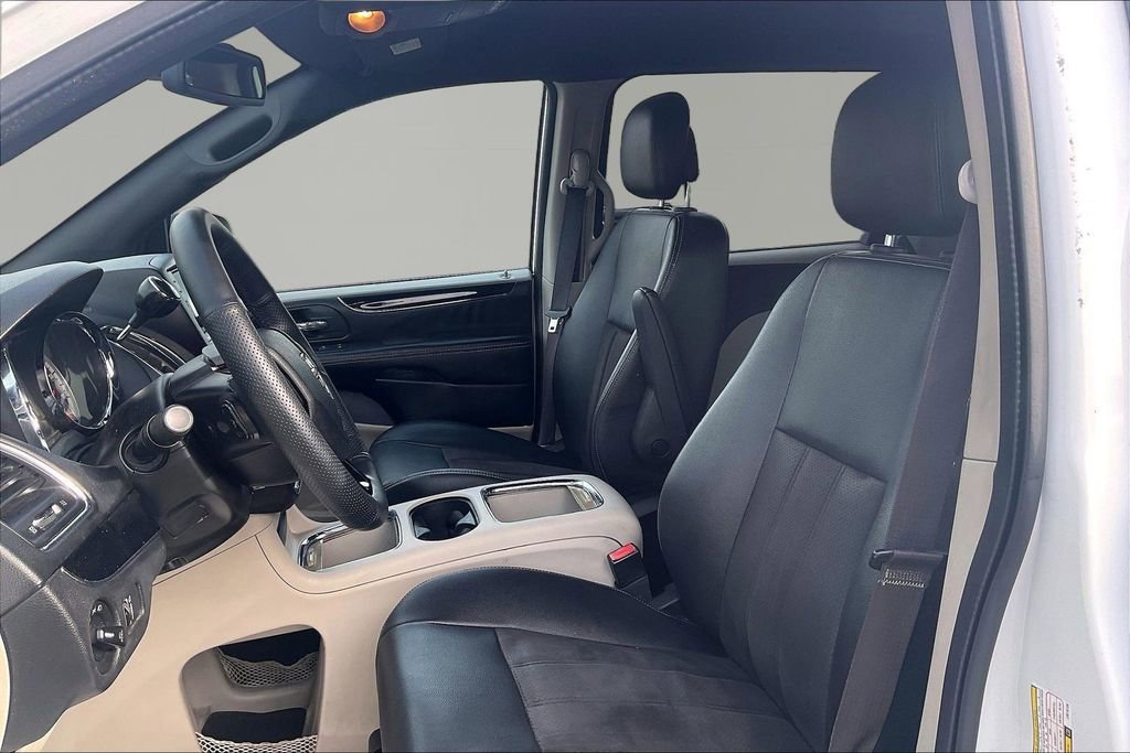 Used 2020 Dodge Grand Caravan SXT image 23