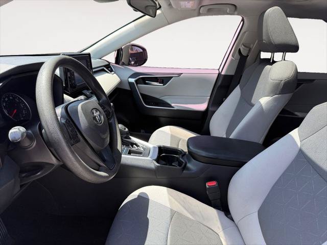 Used 2019 Toyota RAV4 XLE FWD image 9