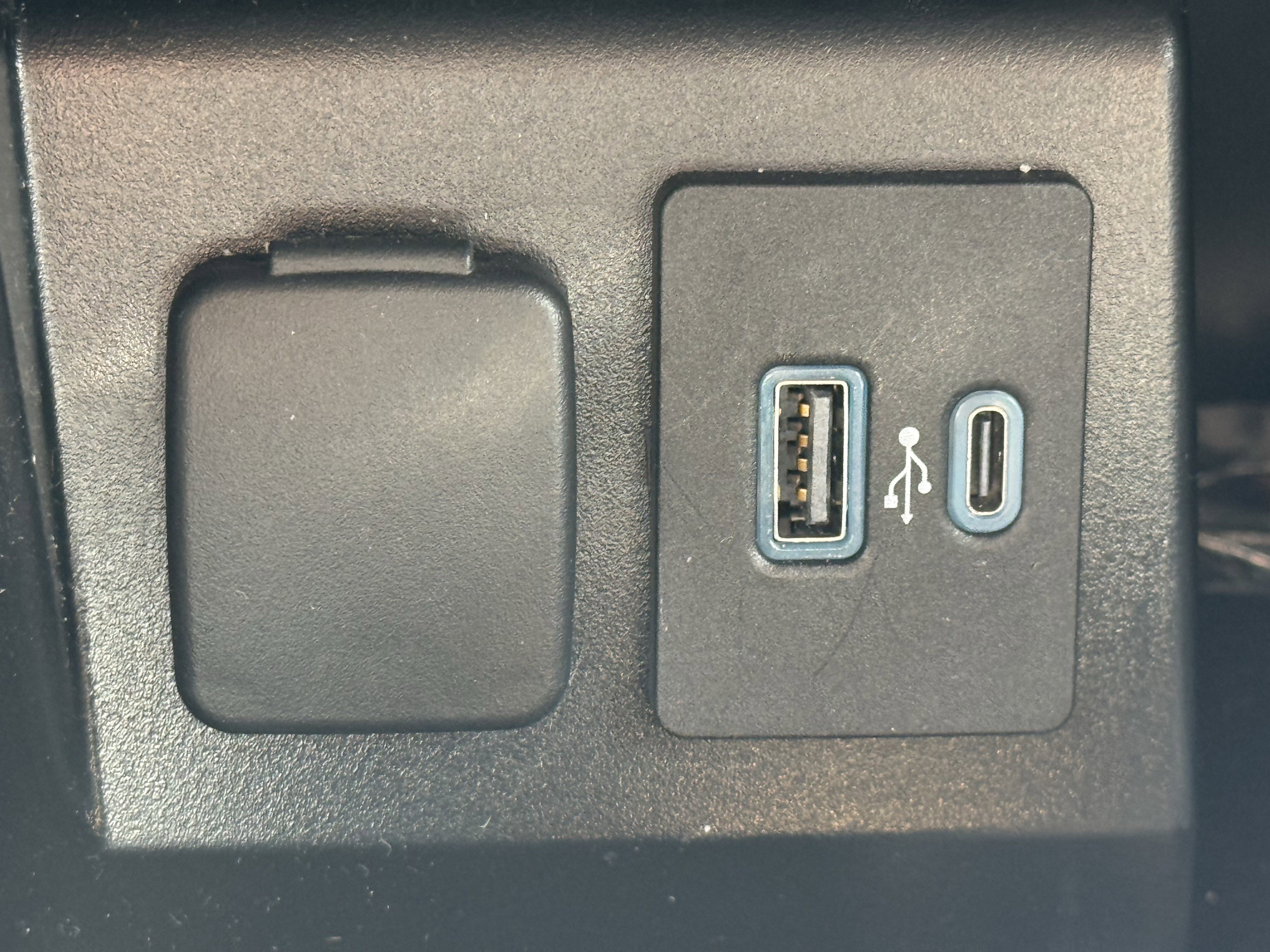 Certified 2020 Ford Explorer XLT w/ Equipment Group 202A image 23