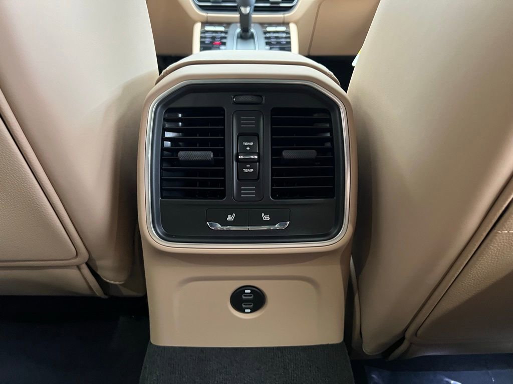 Used 2025 Porsche Macan image 17