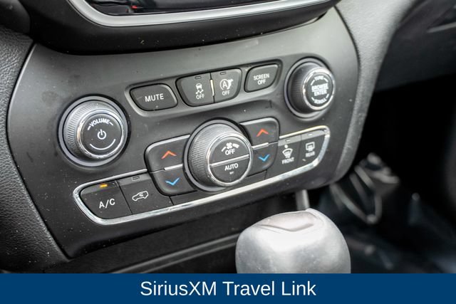 Used 2019 Jeep Cherokee Overland w/ Technology Group AWD/4WD image 40