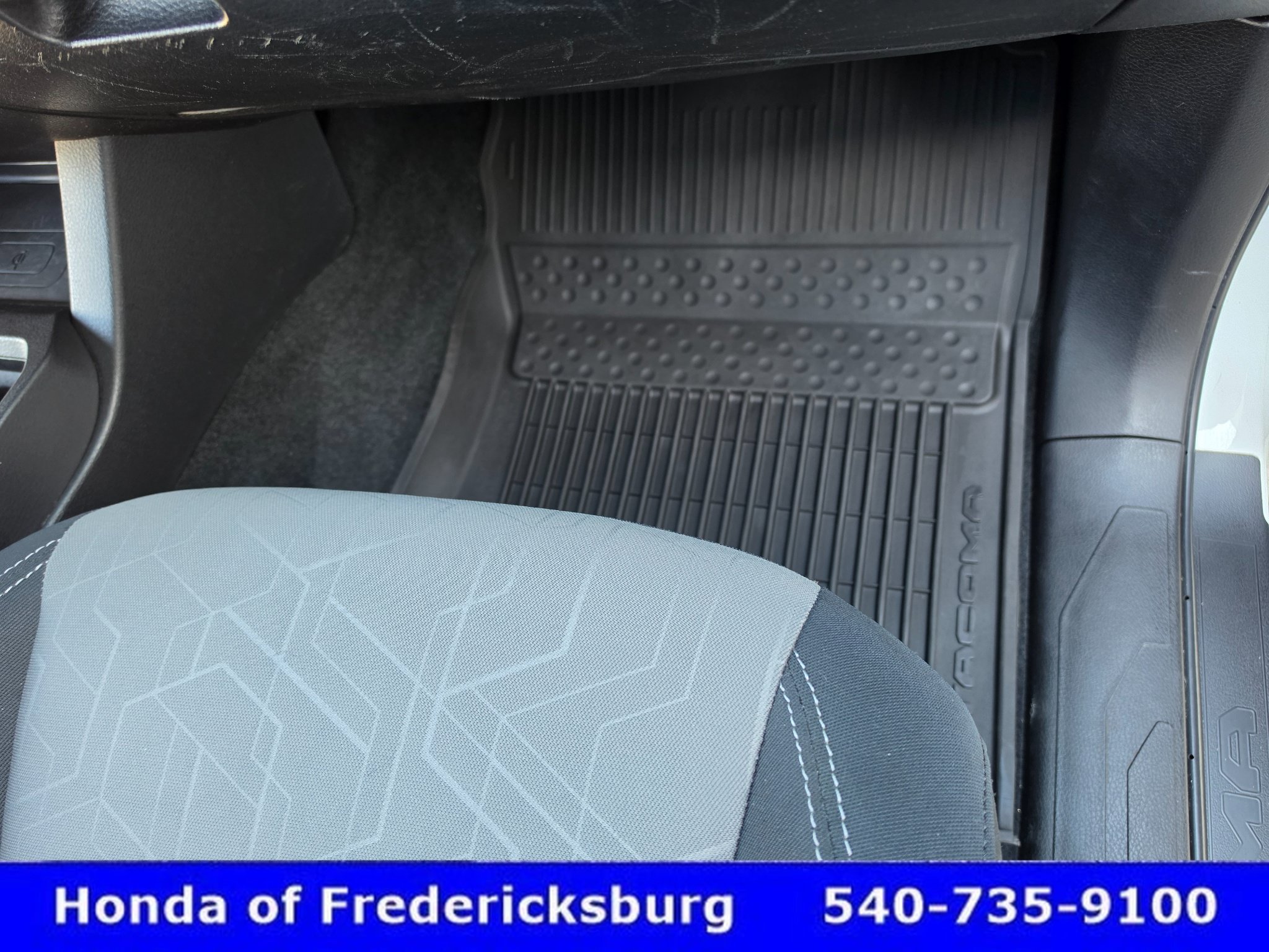 Used 2023 Toyota Tacoma TRD Sport w/ Technology Package AWD/4WD image 30