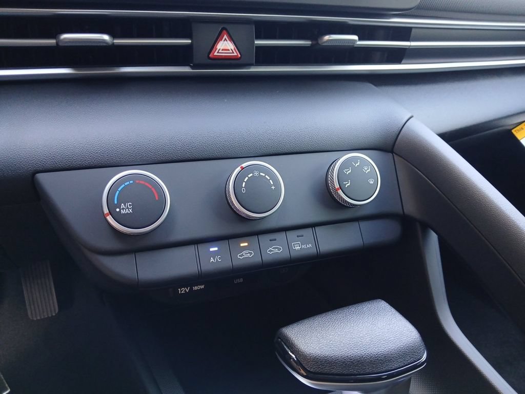 New 2026 Hyundai Elantra SE FWD image 19