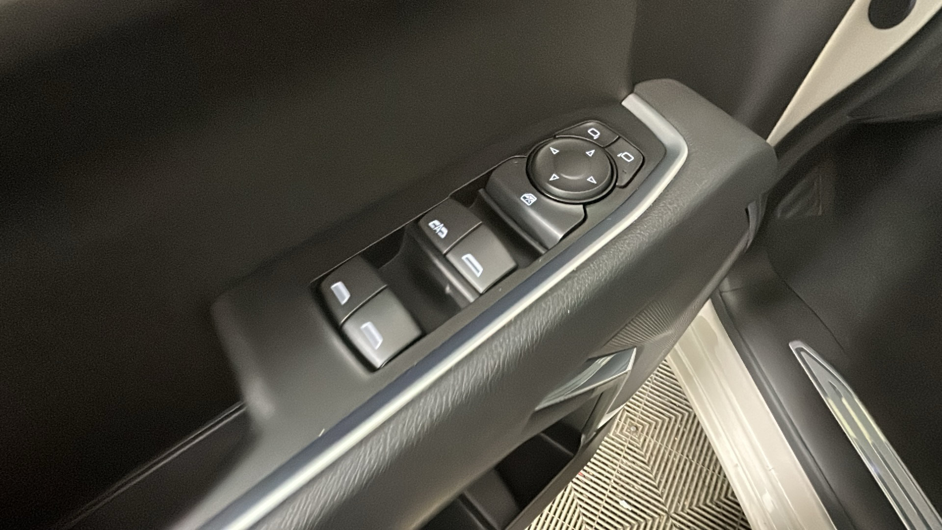 New 2026 GMC Sierra 1500 SLE AWD/4WD image 13