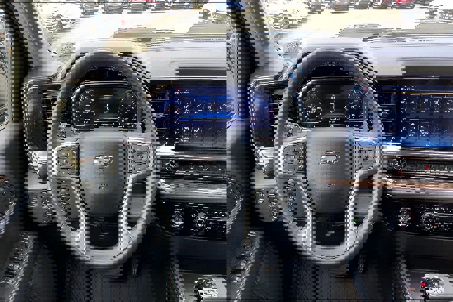 Used 2024 Chevrolet Silverado 1500 LT Trail Boss w/ LPO, Dark Essentials Package image 5