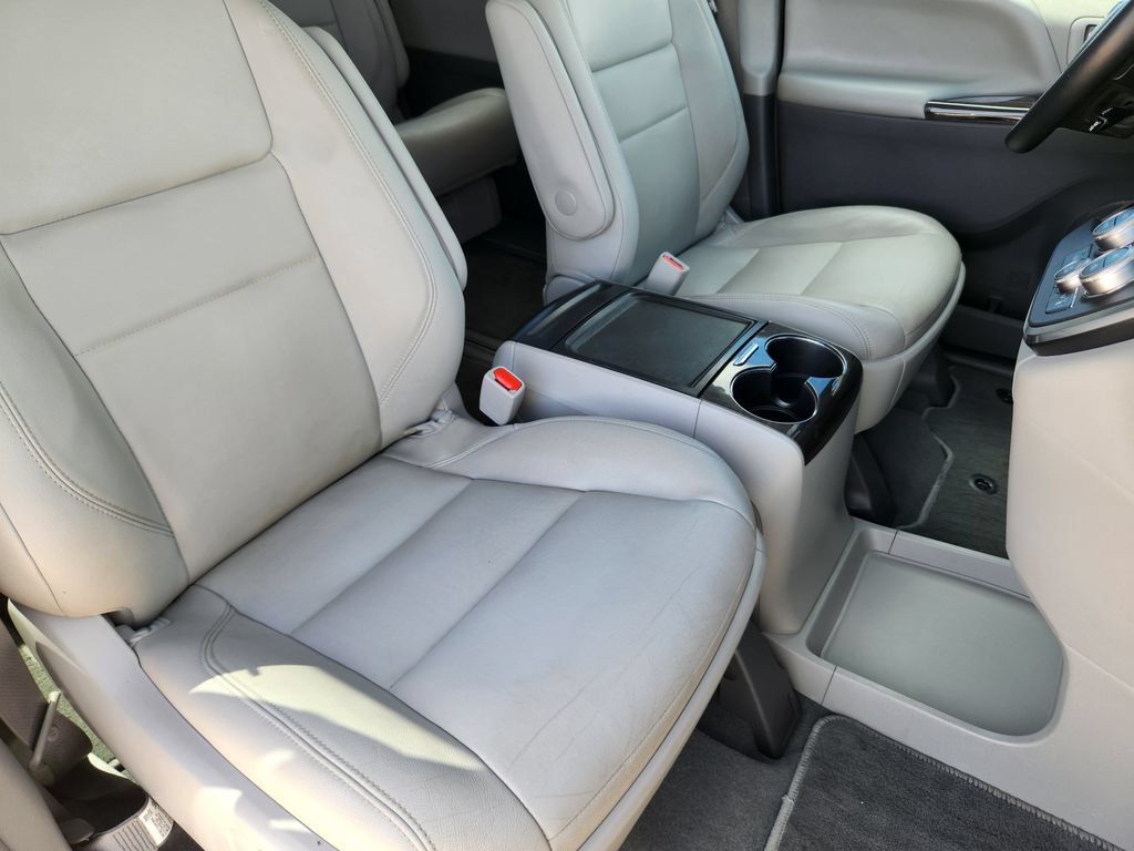 Used 2019 Toyota Sienna XLE Premium AWD/4WD image 24