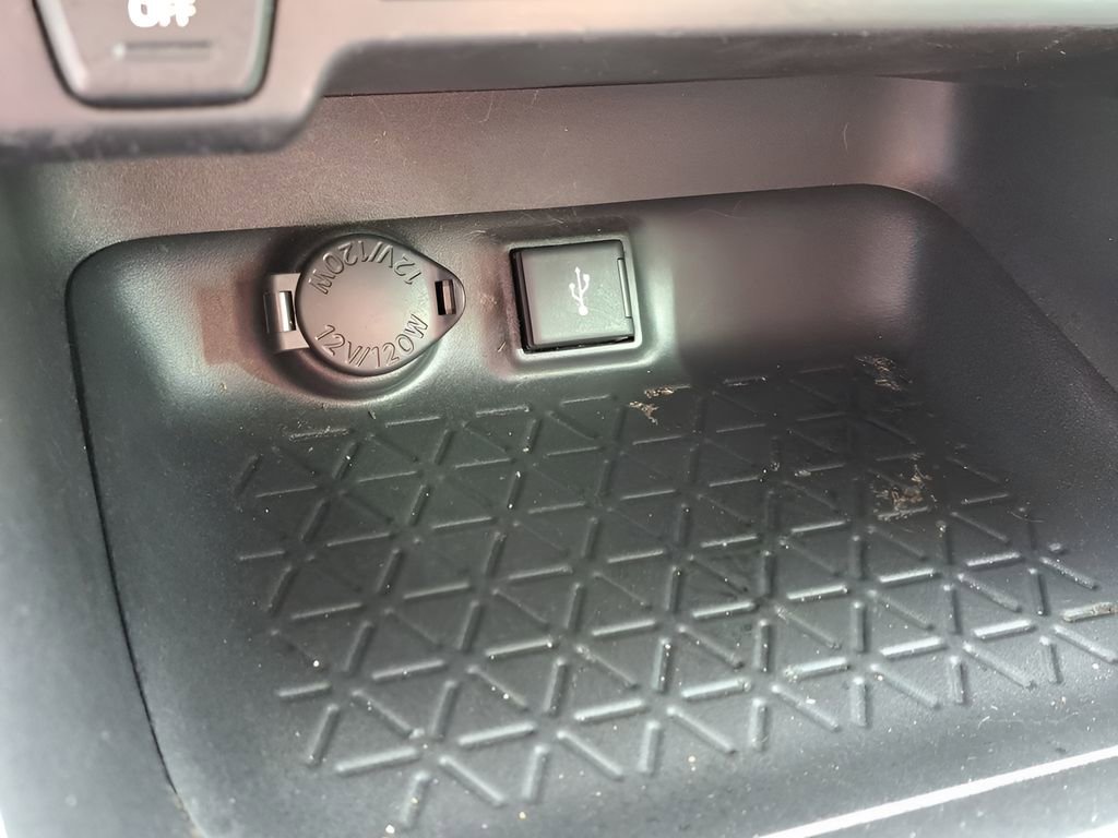 Used 2021 Toyota RAV4 LE image 25