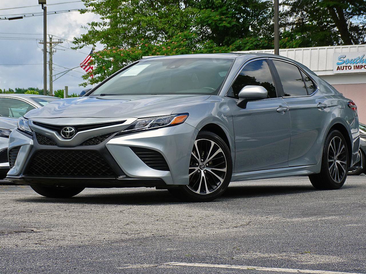 Used 2020 Toyota Camry SE FWD image 5