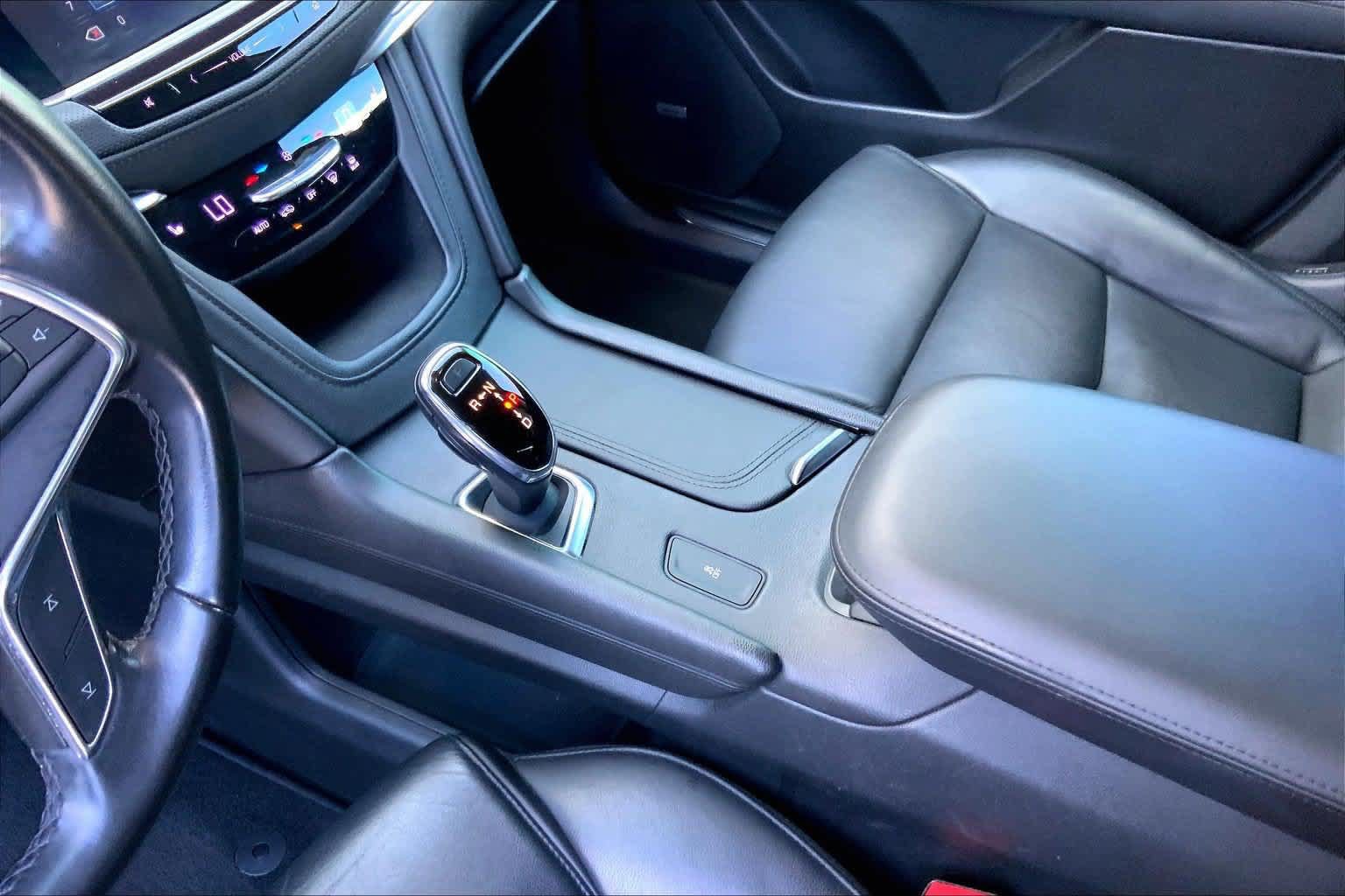 Used 2019 Cadillac XT5 Luxury FWD image 16