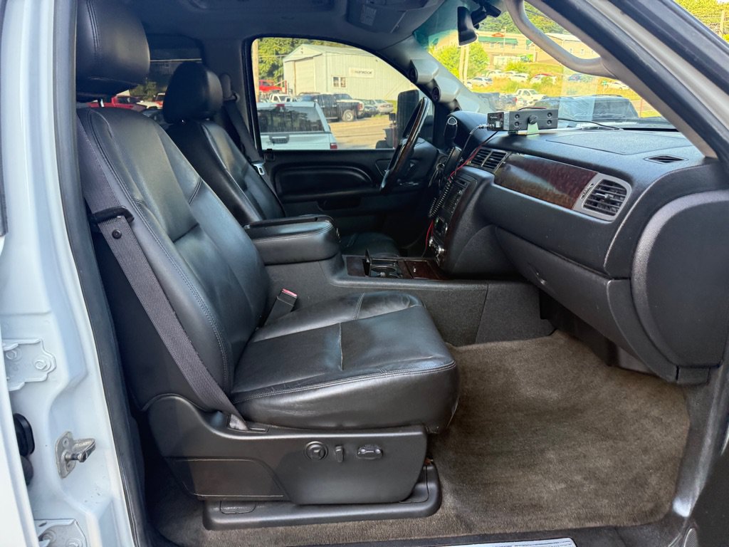 Used 2011 GMC Sierra 2500 Denali w/ Suspension Package, Off-Road AWD/4WD image 36