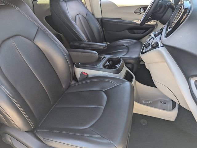 Used 2023 Chrysler Pacifica Touring-L FWD image 10