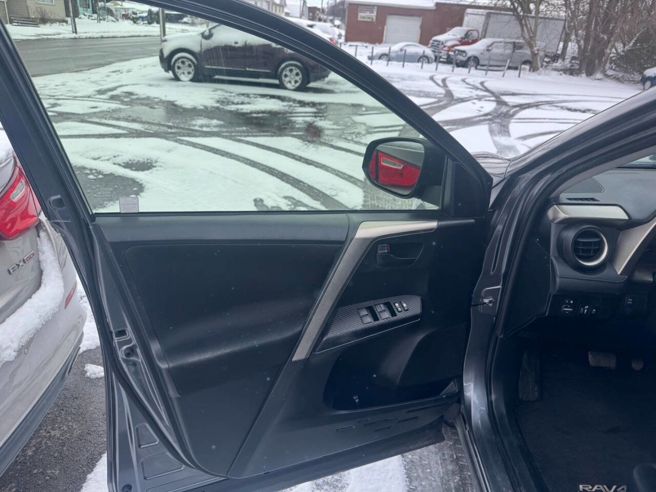 Used 2015 Toyota RAV4 LE image 8