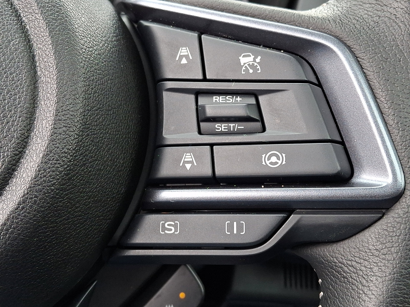 Certified 2025 Subaru Forester Limited image 25