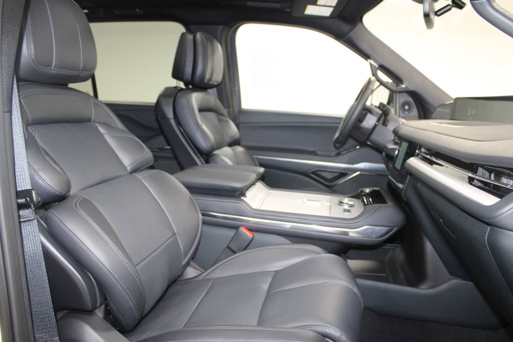 New 2025 Lincoln Navigator Reserve w/ Jet Appearance Package image 31