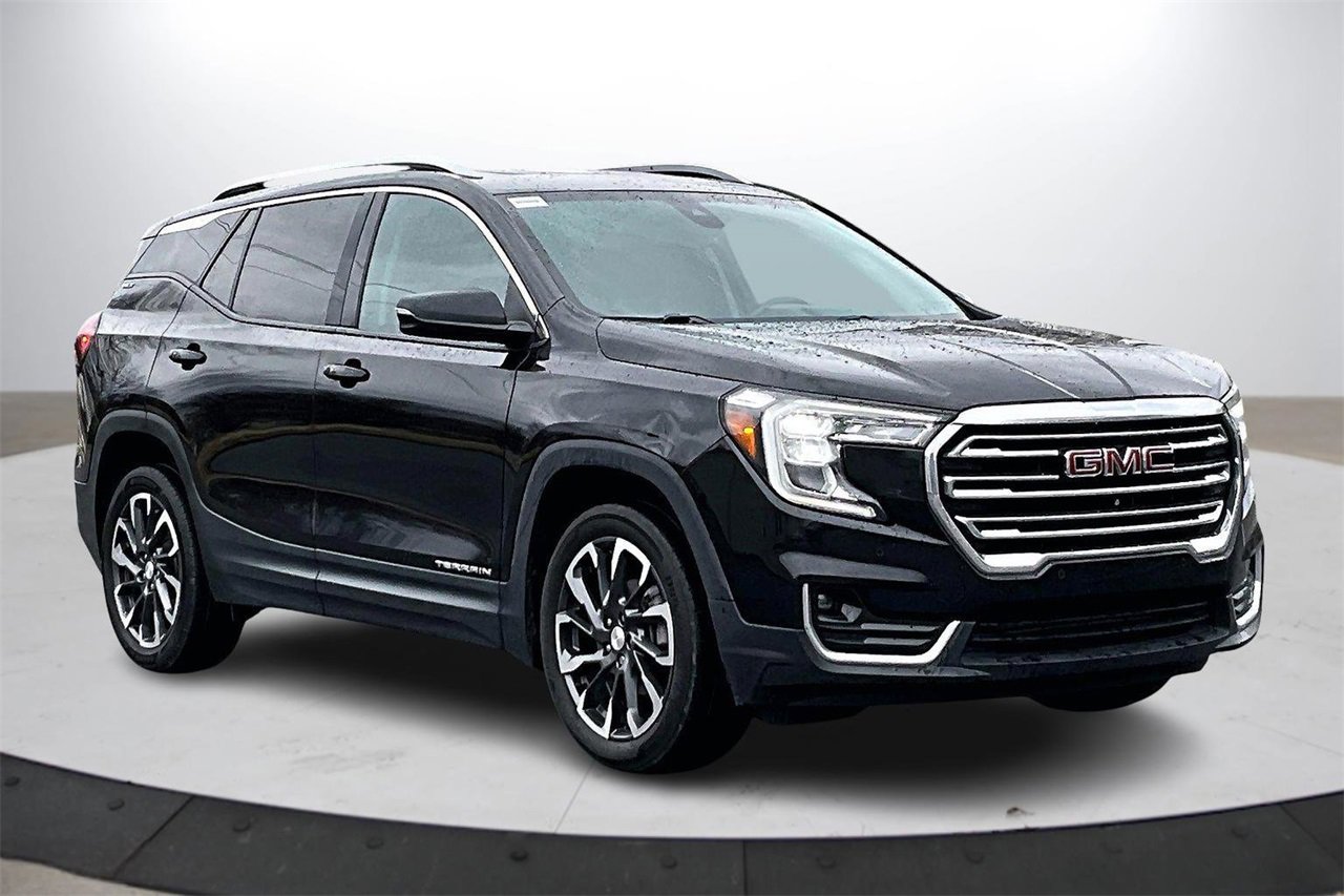 Used 2022 GMC Terrain SLT w/ Infotainment Package II image 2